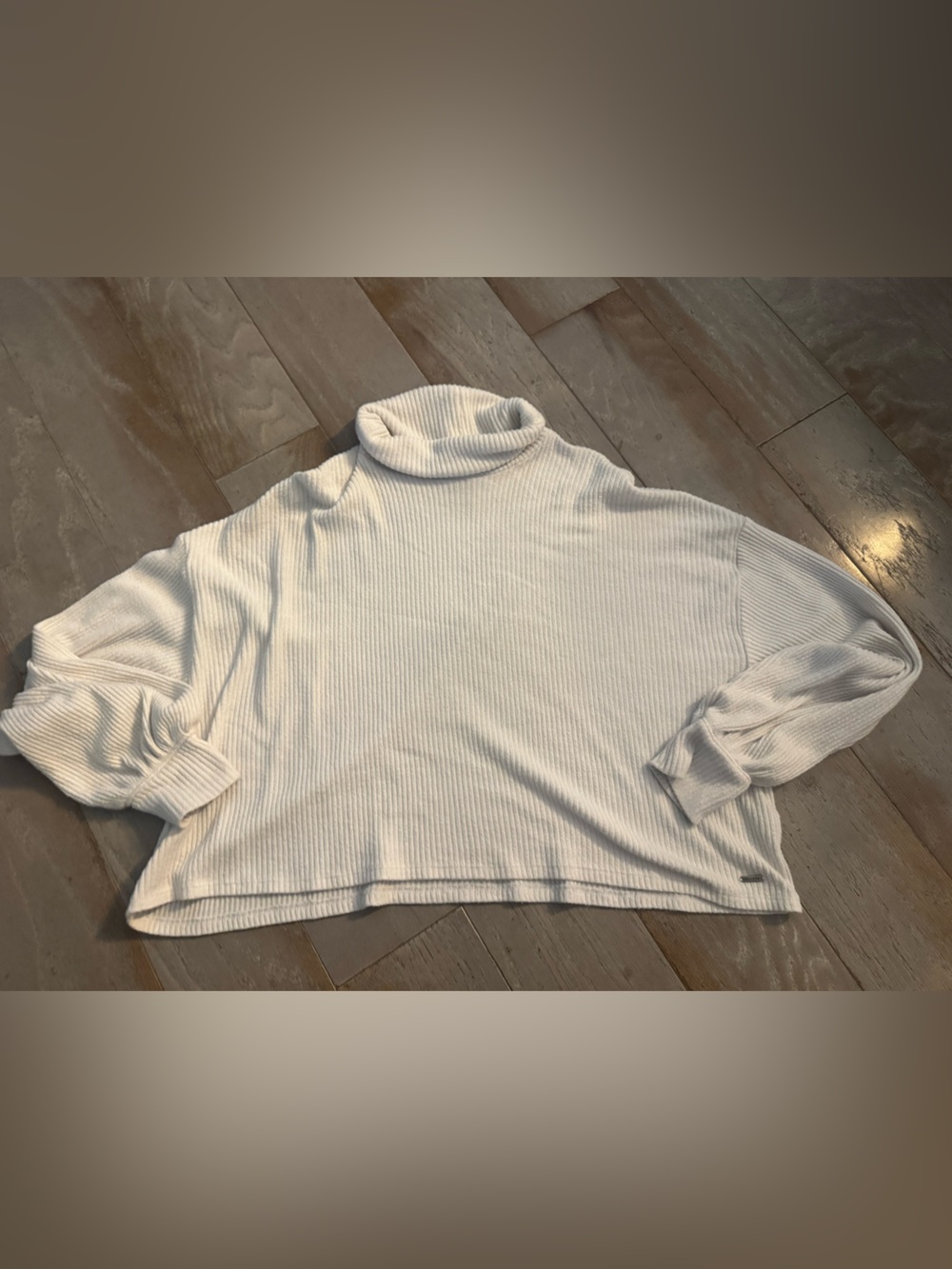 Hollister Off-White Ribbed Turtleneck Pullover